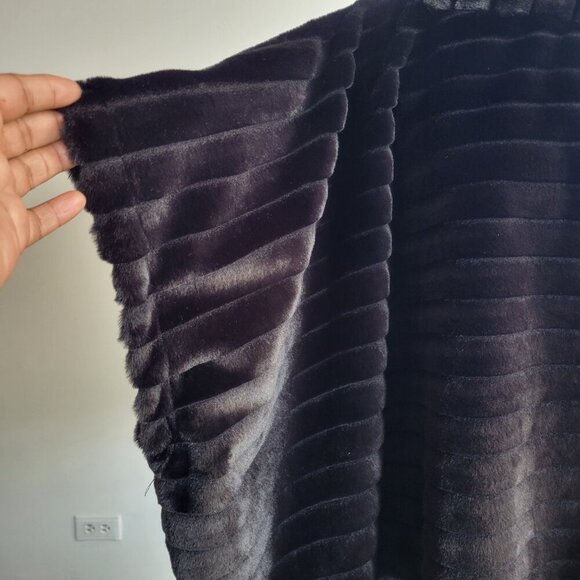 Vintage Concepts Faux Fur Poncho Cape Coat–Plush Ribbed Design, Black (Size M - Picture 5 of 12